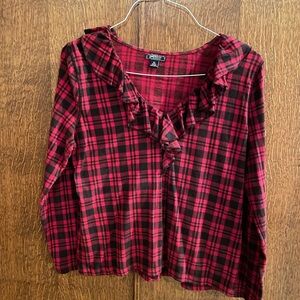 Plaid long sleeved t- shirt.